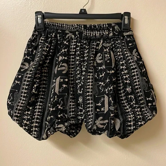 Size Small Printed Balloon Leg Shorts - Picture 1 of 2